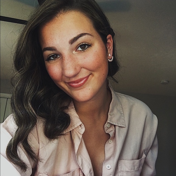 Meet your Posher, Lauren - Picture 1 of 1